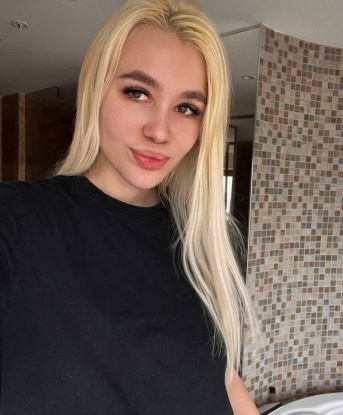 Искренняя и чувственная девушка готова погрузить тебя в атмосферу наслаждения и радости. Я сделаю все, чтобы ты почувствовал себя счастливым и довольным мужчиной. Позвони мне уже сейчас! 2209, 21 год